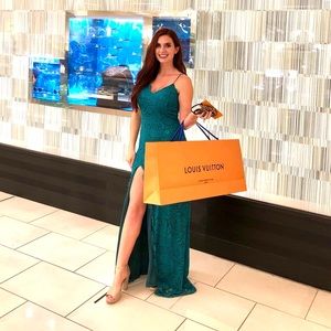 Meet your Posher, Felisha